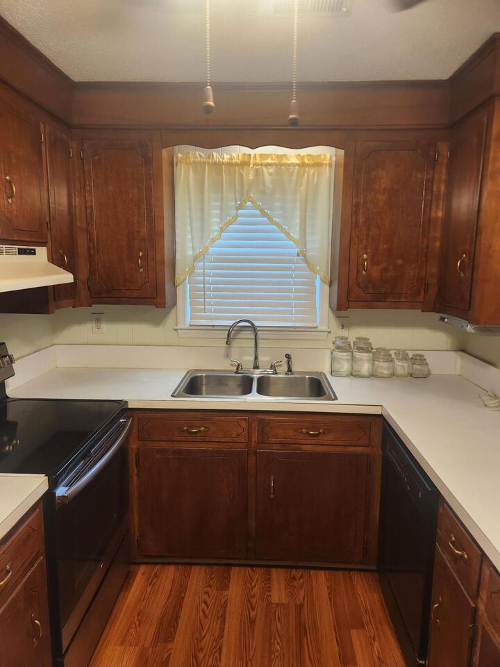 Property Photo: 7715 Ovaldale Drive SC 29418