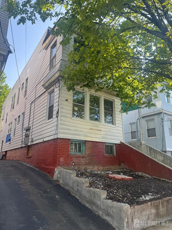 Property Photo:  47 Rose Terrace  NJ 07108 