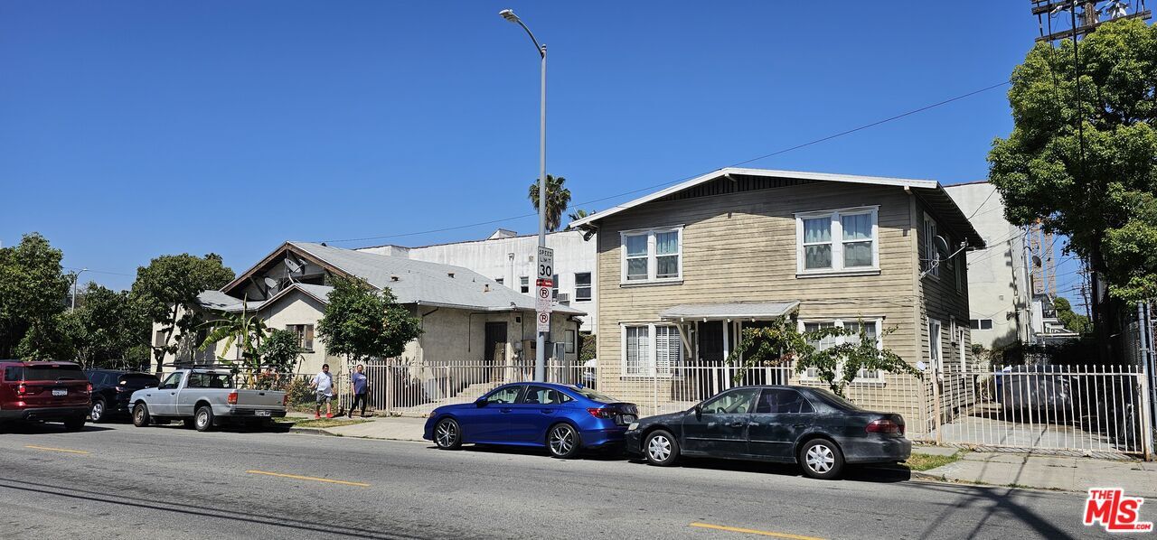 Property Photo: 1120 N Van Ness Ave CA 90038