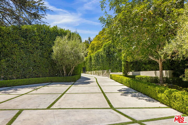 Property Photo: 22 Oakmont Dr CA 90049