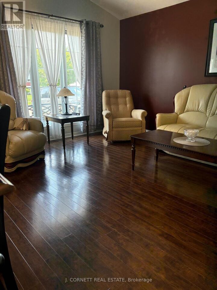 Property Photo:  132 Dunbar Avenue  ON K6H 7P4 