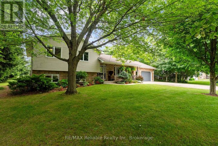 Property Photo: 33768 Maple Court ON N0M 1G0