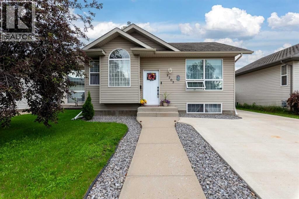 Property Photo:  2205 51 Avenue  AB T9V 3H4 