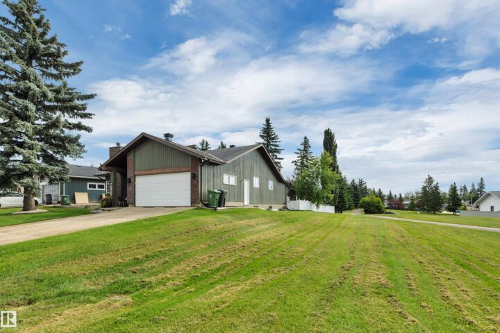 Property Photo: 4707 44 Street AB T4X 1H3