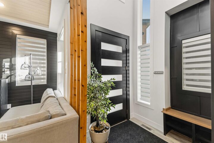 Property Photo:  219 37 Street SW  AB T6X 2W4 