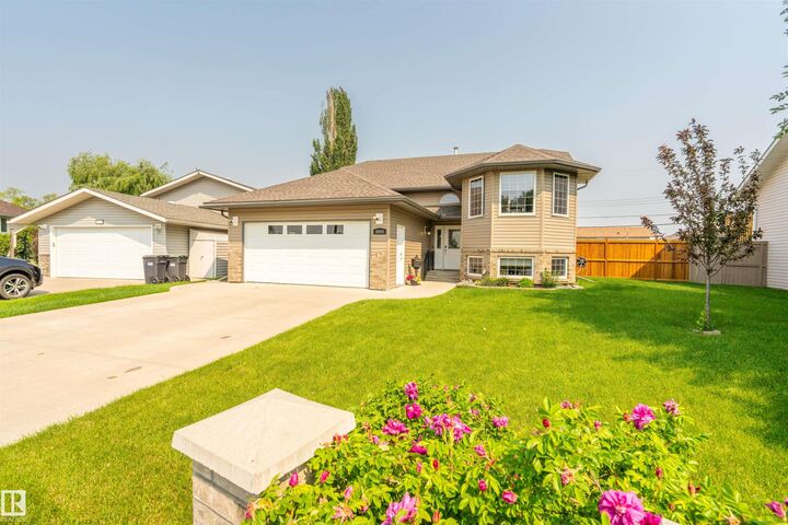 Property Photo: 5006 53 Avenue AB T9M 1C9