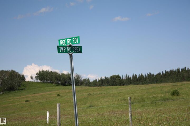 Rr201 Twp 584 — photo 1