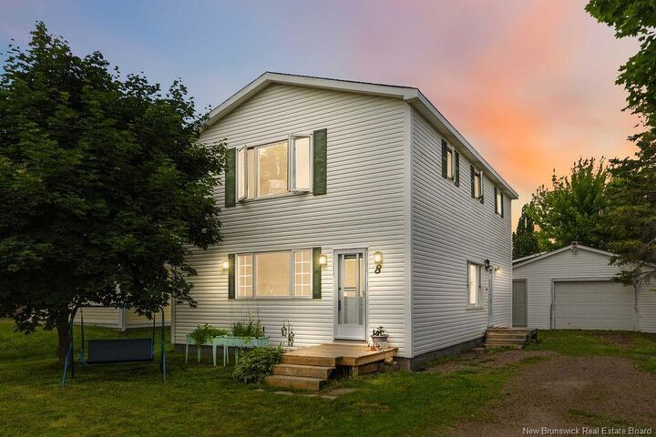 8 Hillside Street — photo 1