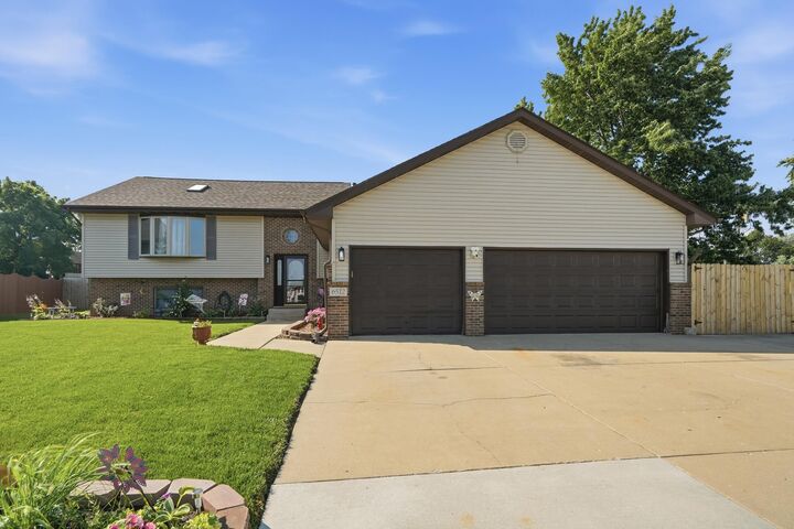 Property Photo:  6512 Ravenwood Avenue  IN 46368 