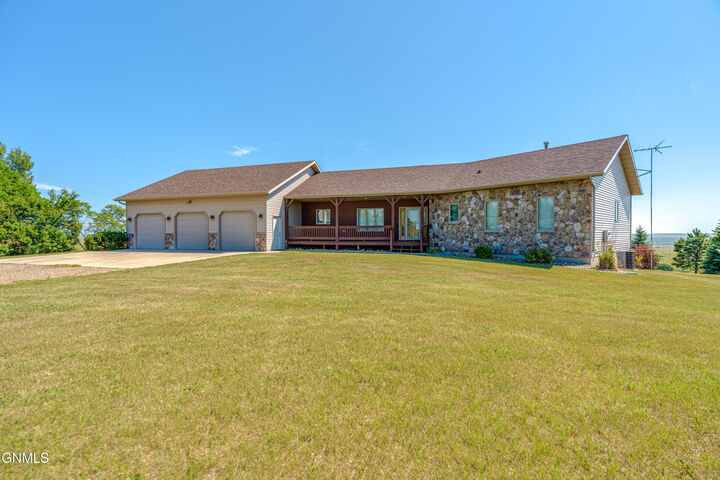 Property Photo:  4400 Highland Road NW  ND 58554 