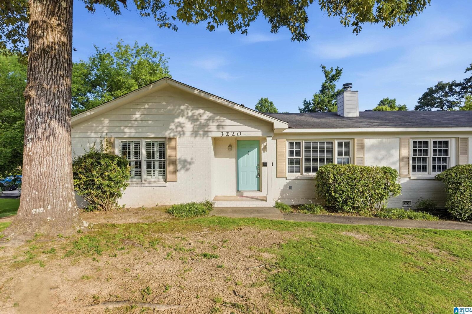 Property Photo: 3220 Valley Park Drive AL 35243