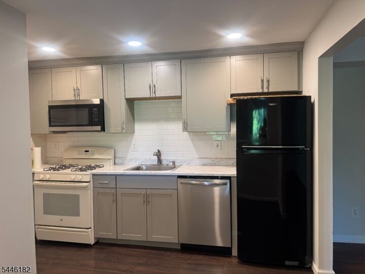 Property Photo:  100 Seward St  NJ 07866 