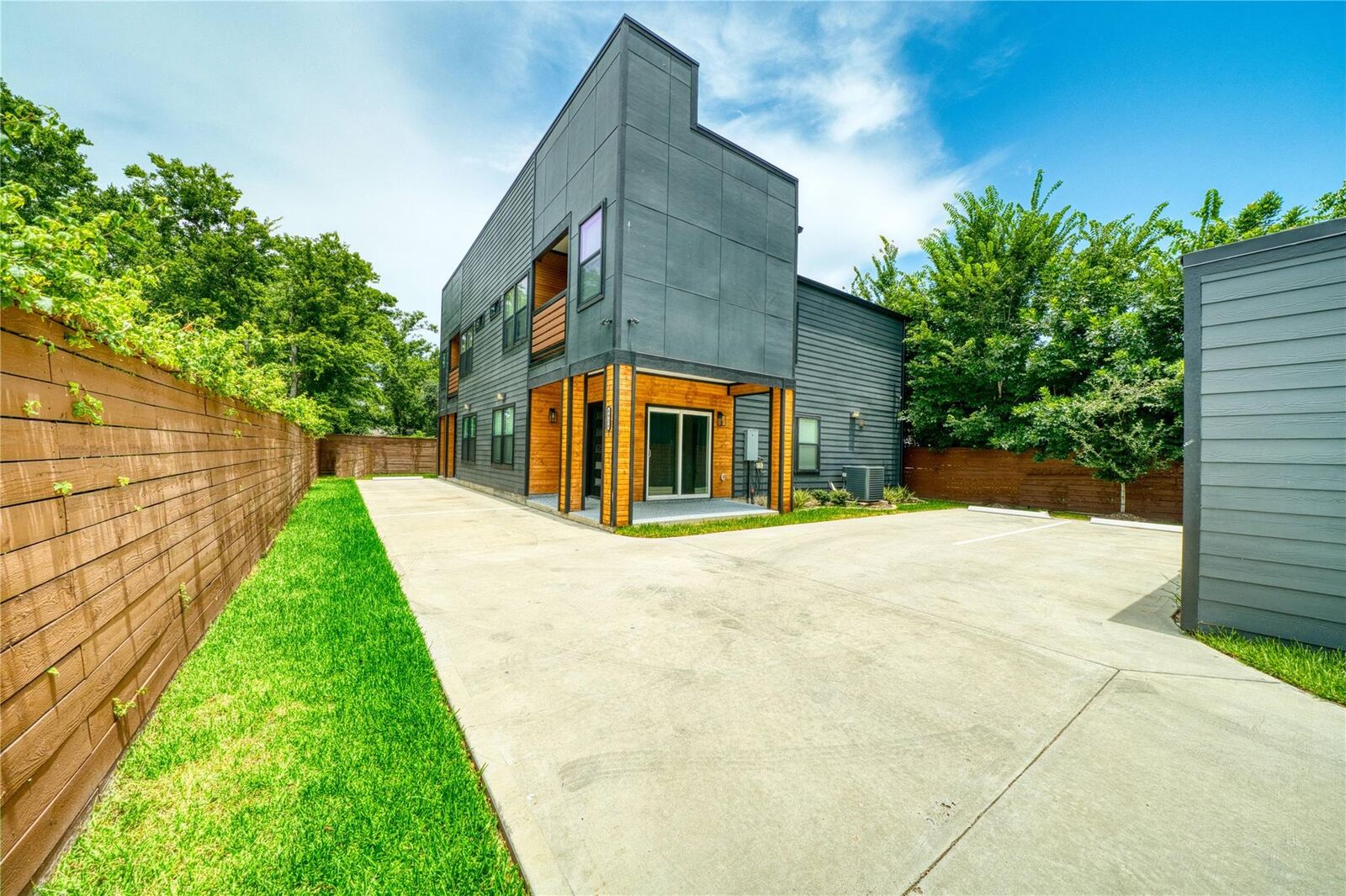 Property Photo:  4929 Wilmington Street A/B  TX 77033 
