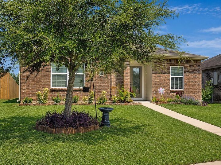 Property Photo: 2622 Watersail Drive TX 77568