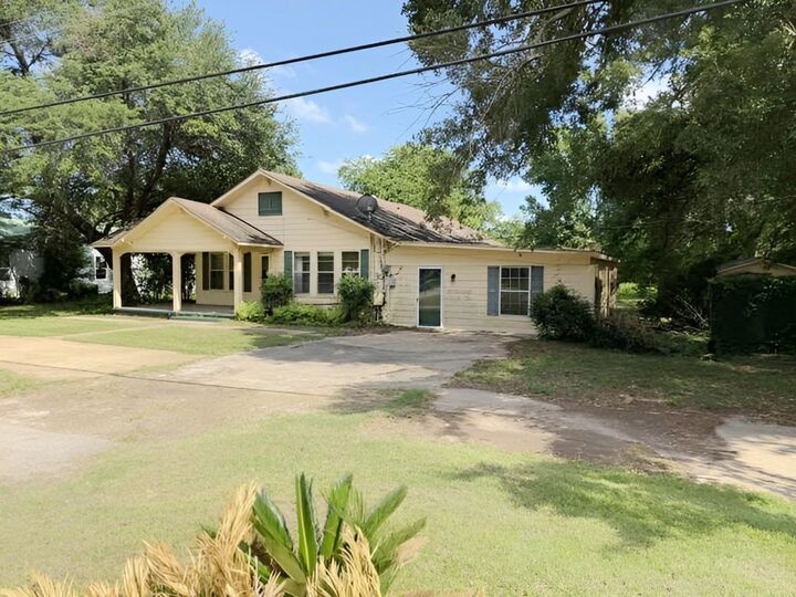 Property Photo:  1213 W Sabine St.  TX 75633 