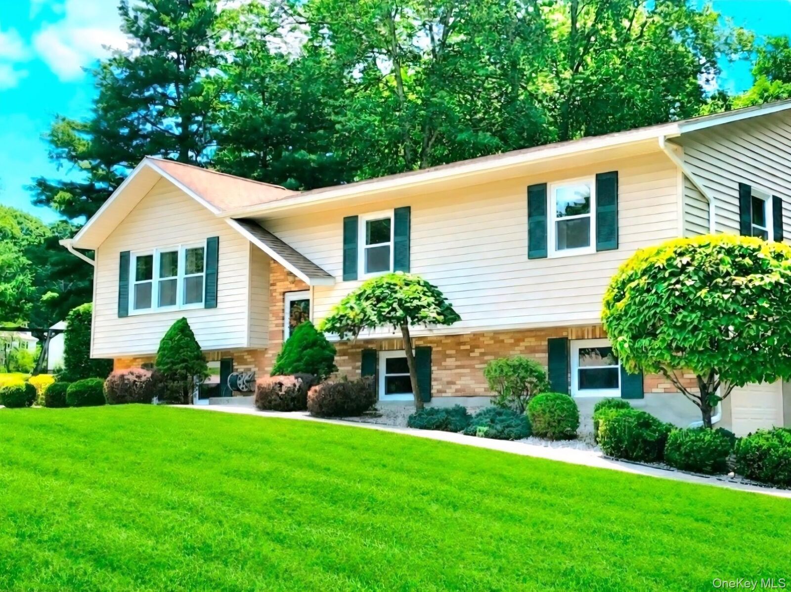 Property Photo:  4 Tanglewood Lane  NY 12603 