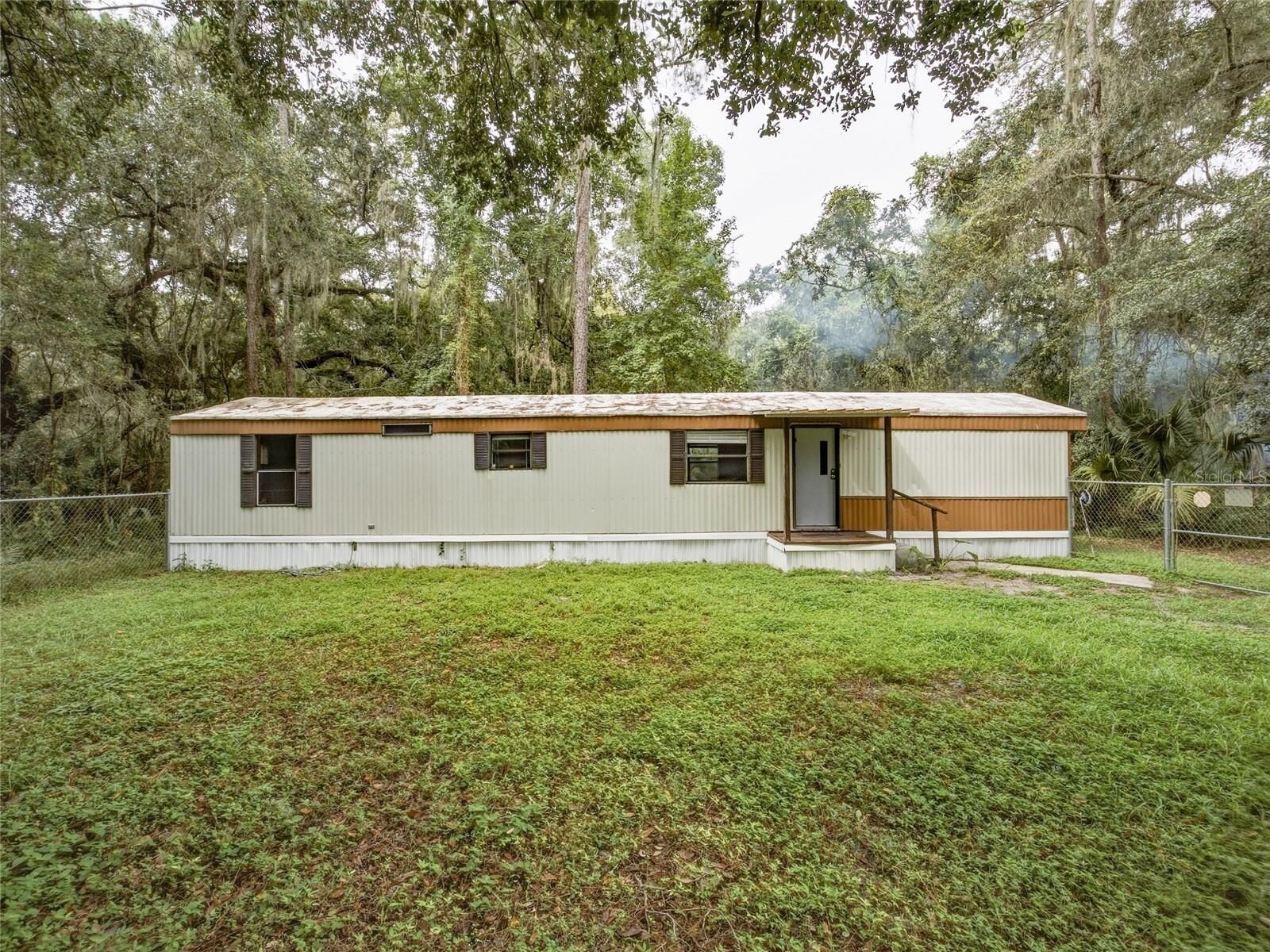 Property Photo: 3080 Cr 417 FL 33538