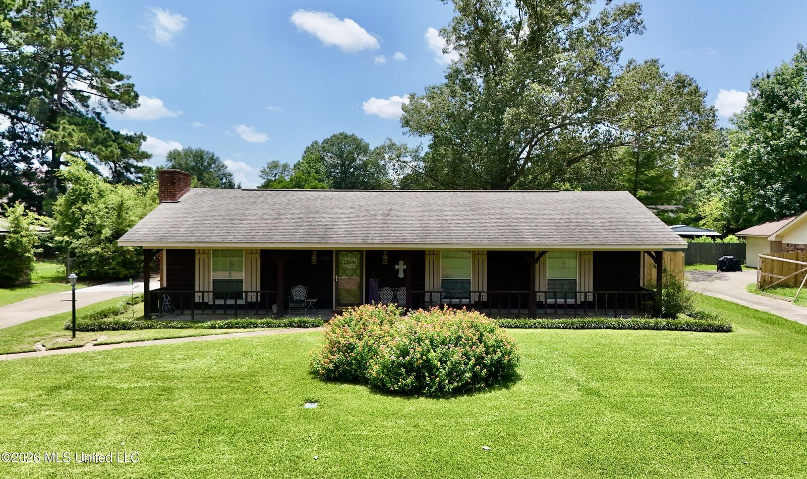 Property Photo: 720 Black Oak Circle MS 39208