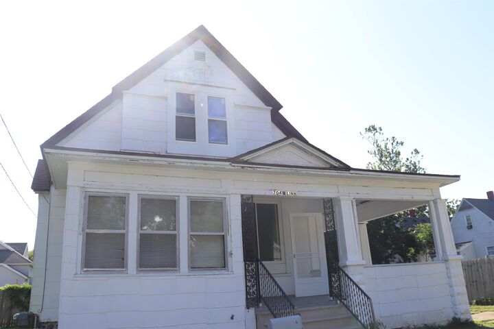 Property Photo:  704 N Linn Street  MI 48706 