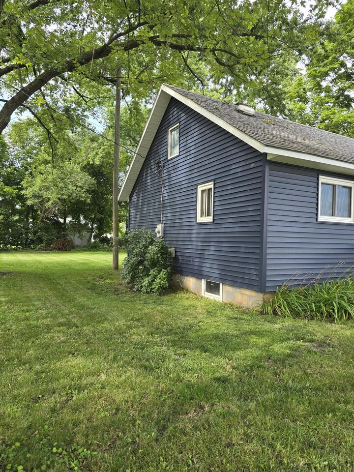 Property Photo:  409 Norwood Avenue  MI 49091 