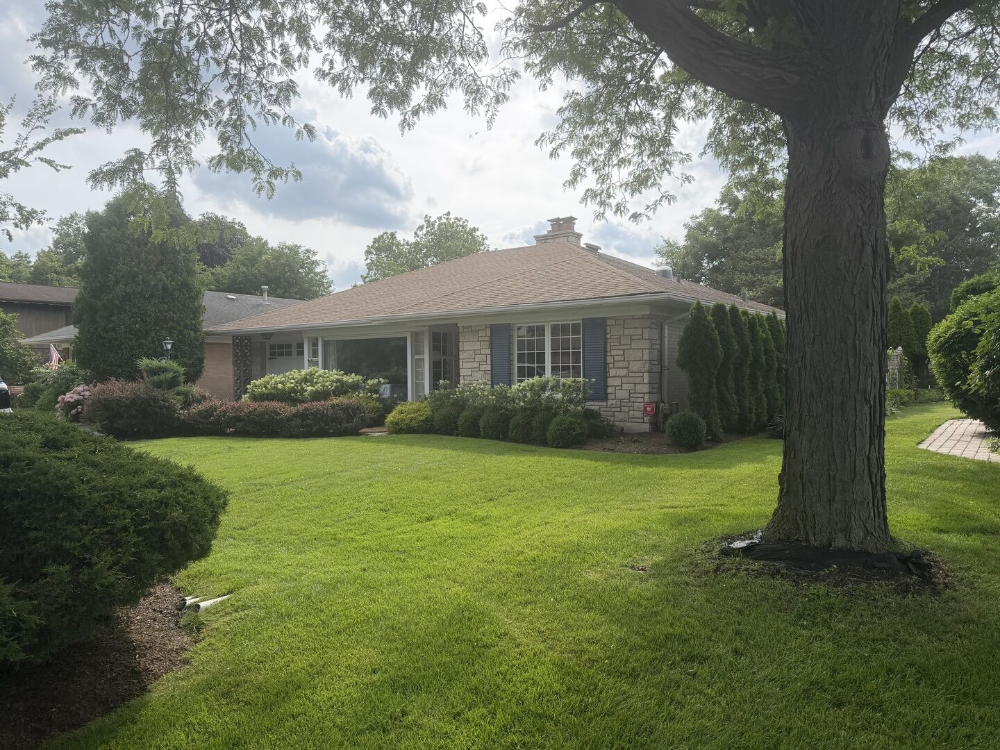 Property Photo:  6618 N Lightfoot Avenue  IL 60646 