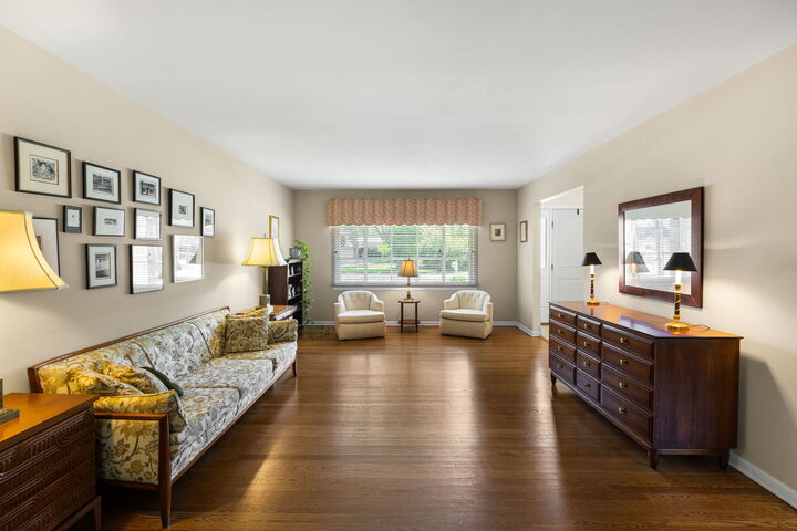Property Photo: 1240 Bar Harbor Terrace IL 60062