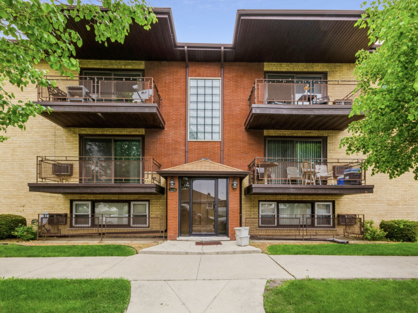 Property Photo: 12549 S Marshfield Avenue 1E IL 60827