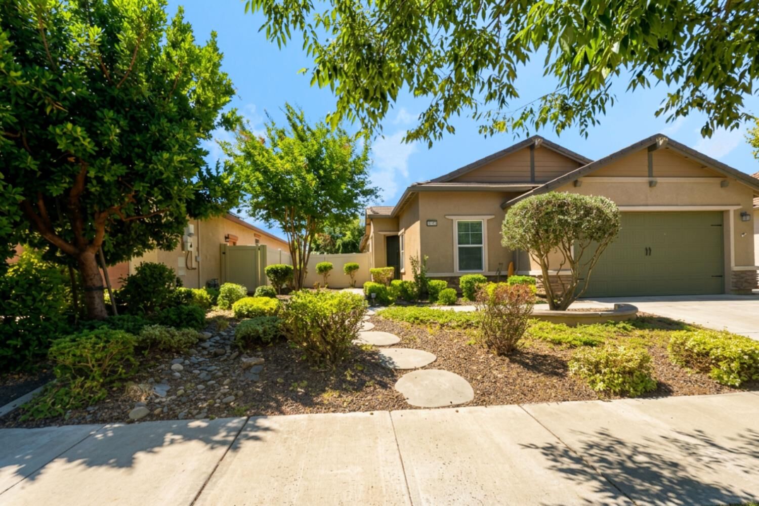 Property Photo: 1242 Shady Pines Street CA 95336