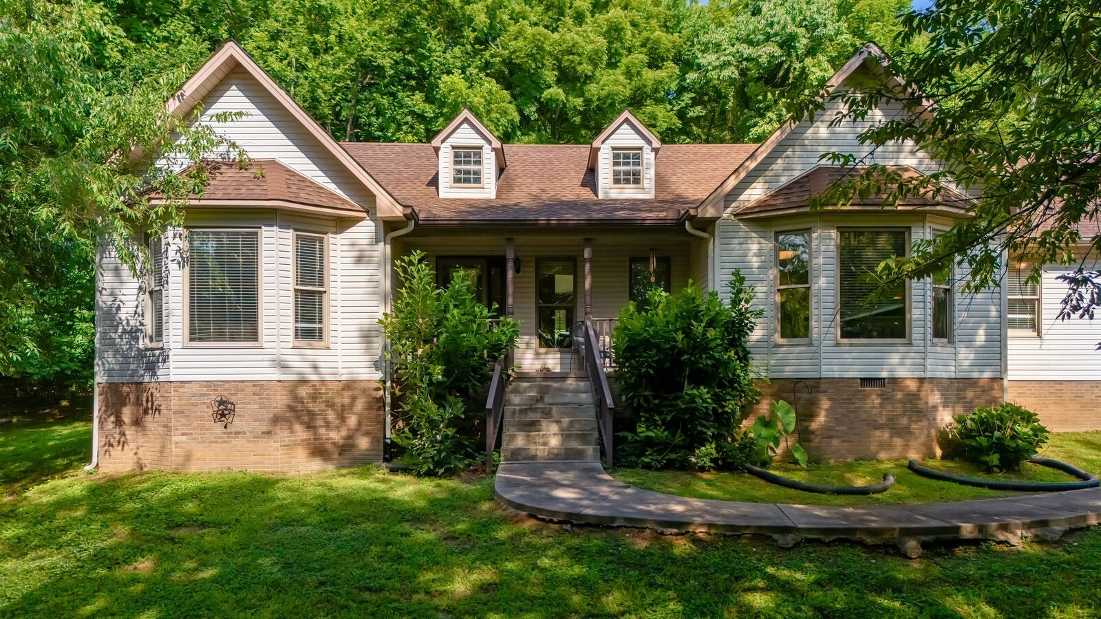 Property Photo: 1440 College Park Dr TN 38401