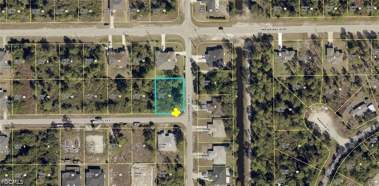 Property Photo:  885 Motel Street E  FL 33974 