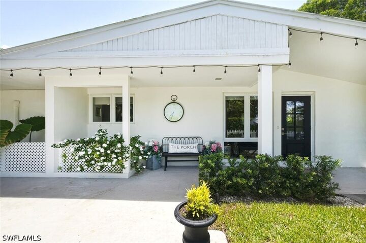 Property Photo:  1216 10th Street N  FL 34102 