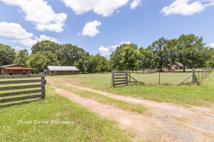 Property Photo: 957 Dewitt Hinson Road TX 75969
