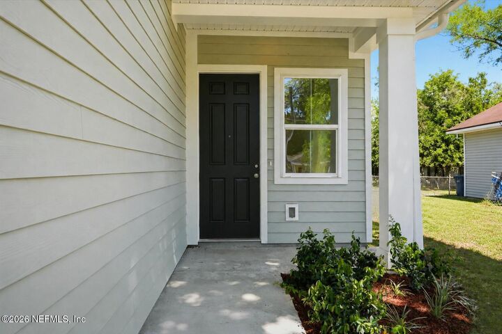 Property Photo: 1661 W 22nd Street W FL 32209