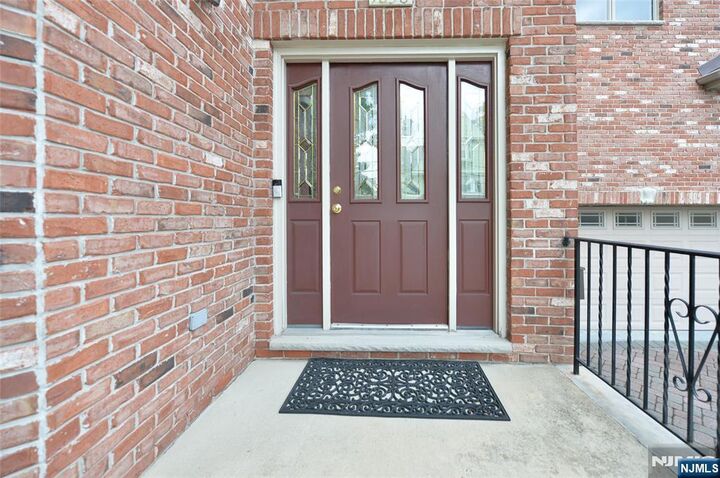 Property Photo:  1056 Edgewood Lane  NJ 07024 