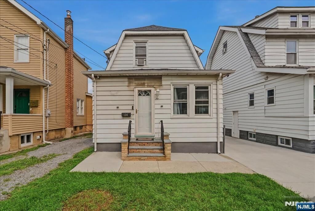 Property Photo:  154 Union Avenue  NJ 07109 