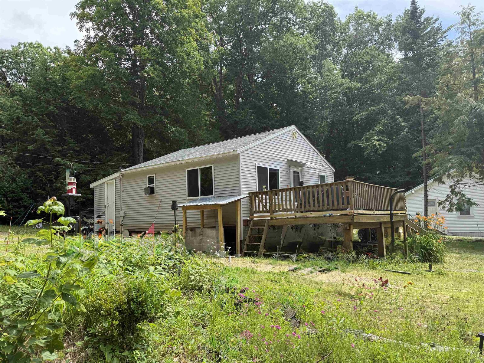 Property Photo:  22 Chestnut Avenue  NH 03837 