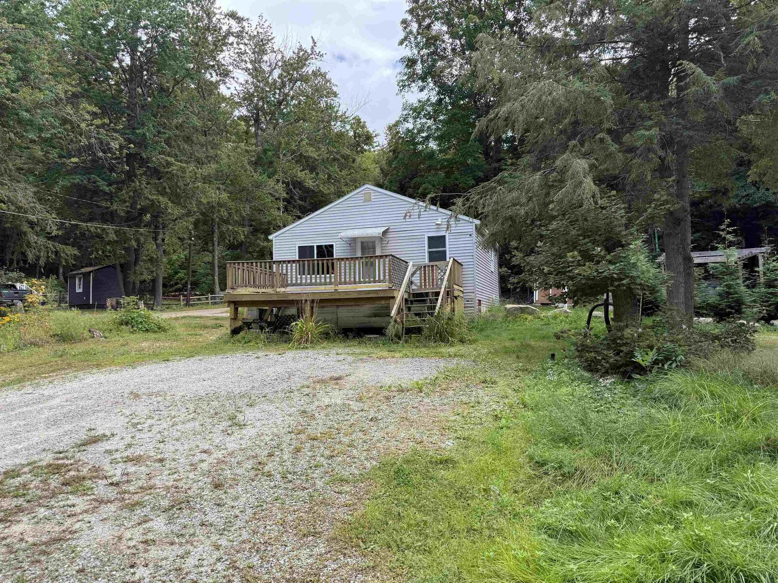Property Photo:  22 Chestnut Avenue  NH 03837 