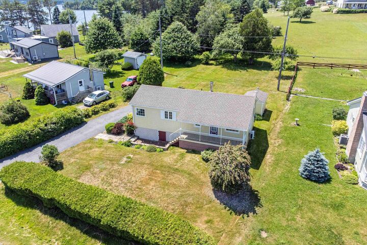 Property Photo:  698 Oakland Road  NS B0J 2E0 