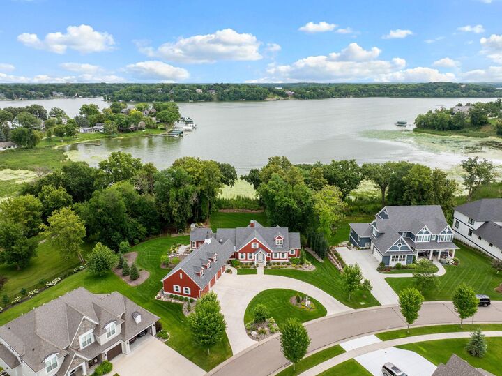 Property Photo: 3698 Woodland Cove Parkway MN 55331