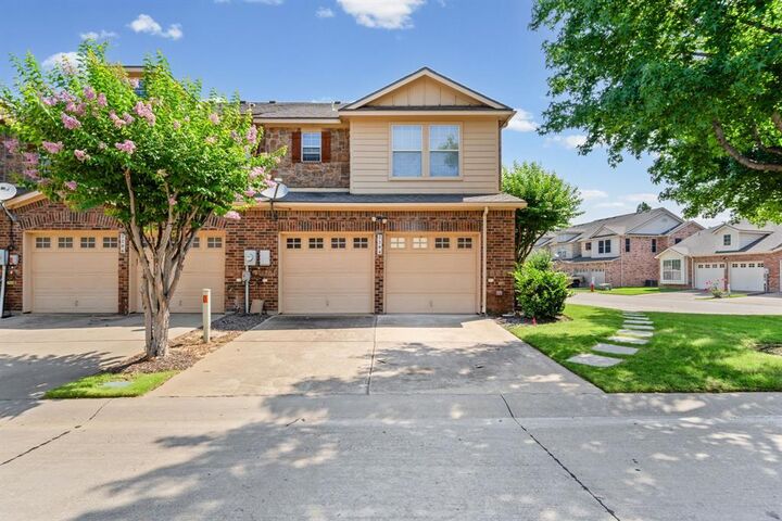 Property Photo:  2204 Canterbury Park Drive  TX 75050 