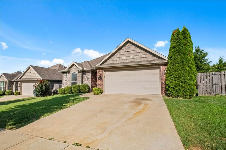 Property Photo: 3077 N Downs Avenue AR 72704