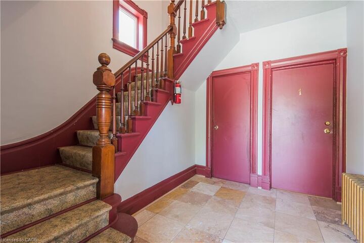 Property Photo:  71 Wellington Street N 1  ON N2H 5J5 