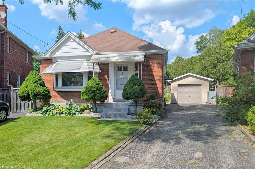 Property Photo:  98 Kipling Road 2  ON L8S 3X5 