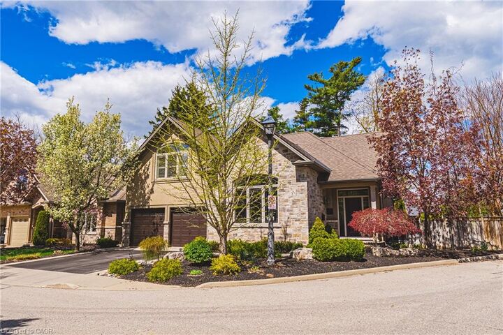 Property Photo:  976 Shadeland Avenue 3  ON L7T 2M5 