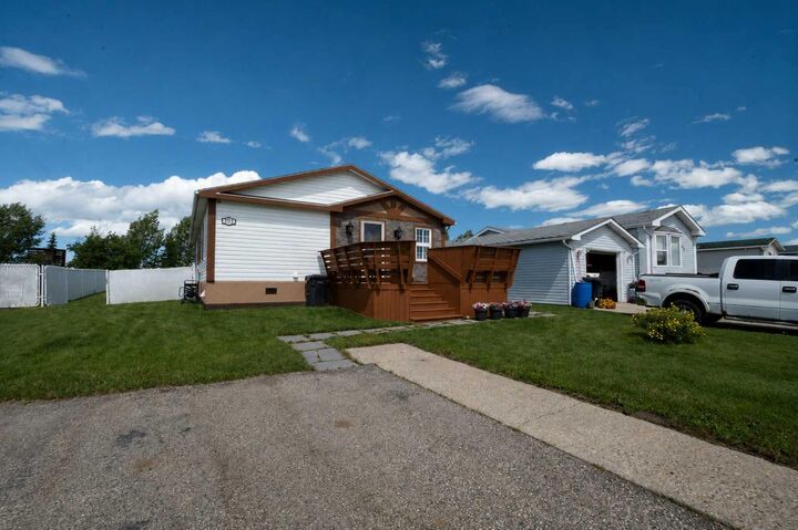 Property Photo:  392 Scott Lane  AB T8W 5K5 