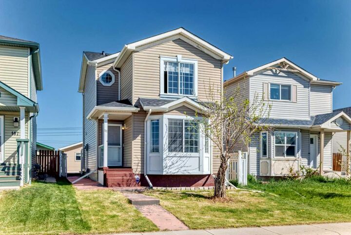111 Martin Crossing Close NE — photo 1