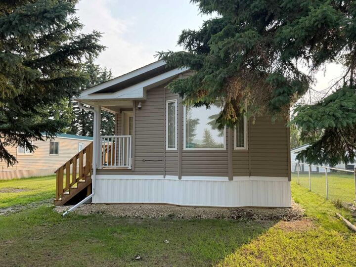 2 6205 54 Street — photo 1