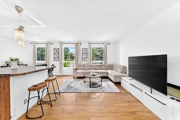 Property Photo:  11 Bedford Drive NE  AB T3K 1L2 