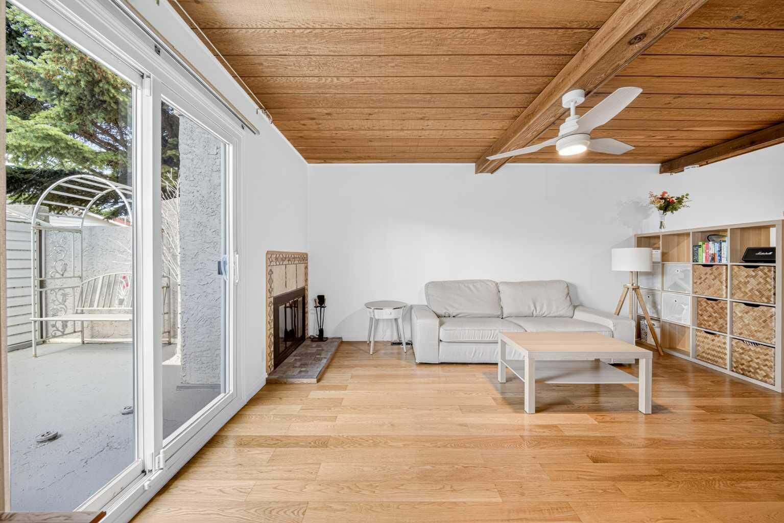 Property Photo:  4915 45 Street SW 21  AB T3E 3W5 