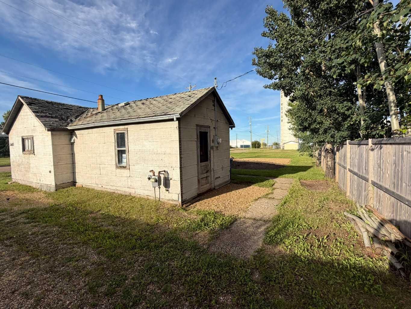Property Photo: 5605 49 Street AB T0H 1W0